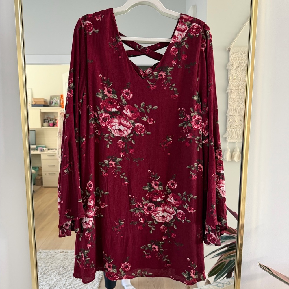 NWOT Lulu’s Maroon Floral Bell Sleeve Dress